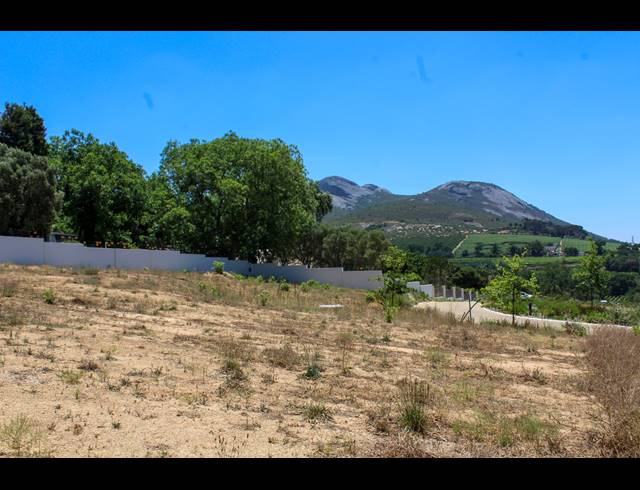 883M² VACANT LAND FOR SALE IN COURTRAI